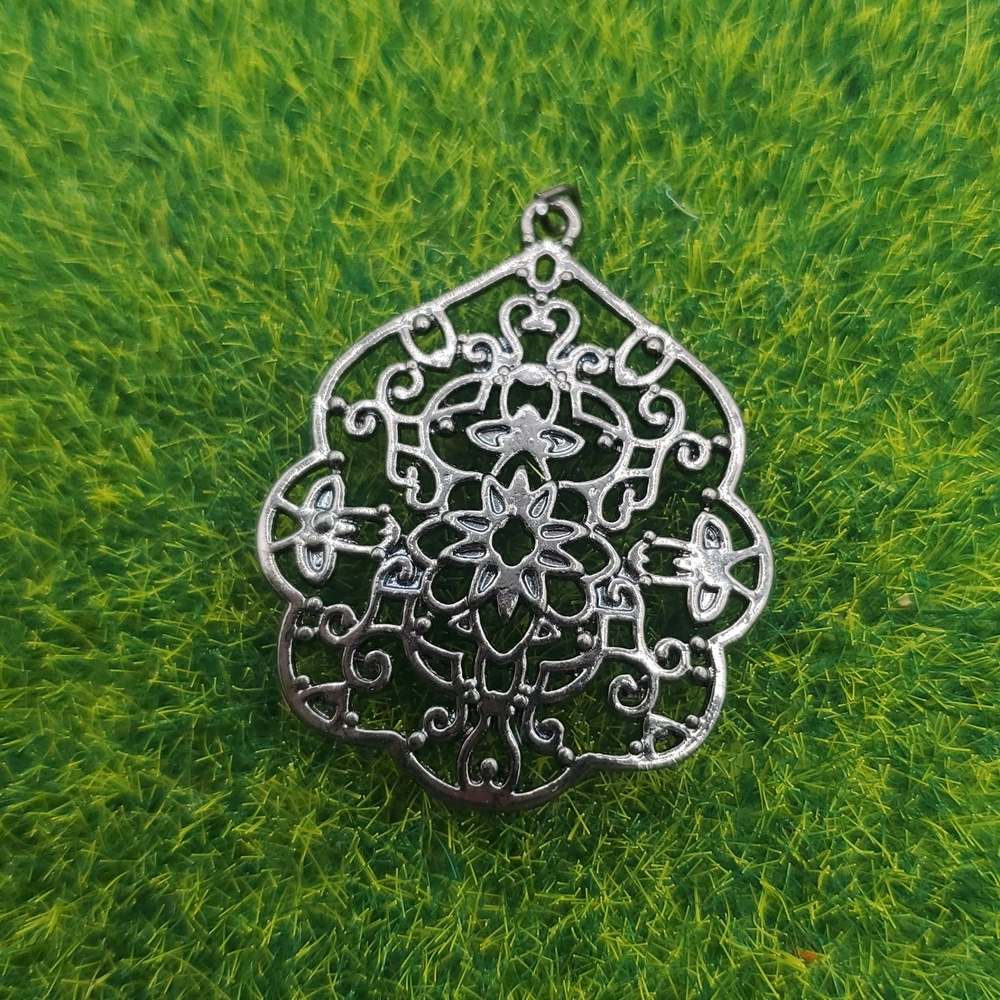 Arabian Filigree Pendant P403